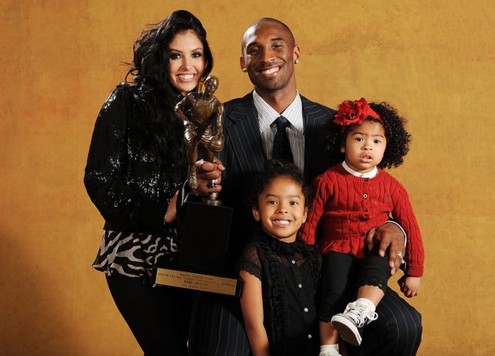 2008-Kobe-Bryant-wife-Vanessa-daughters-Natalia-Gianna.jpg